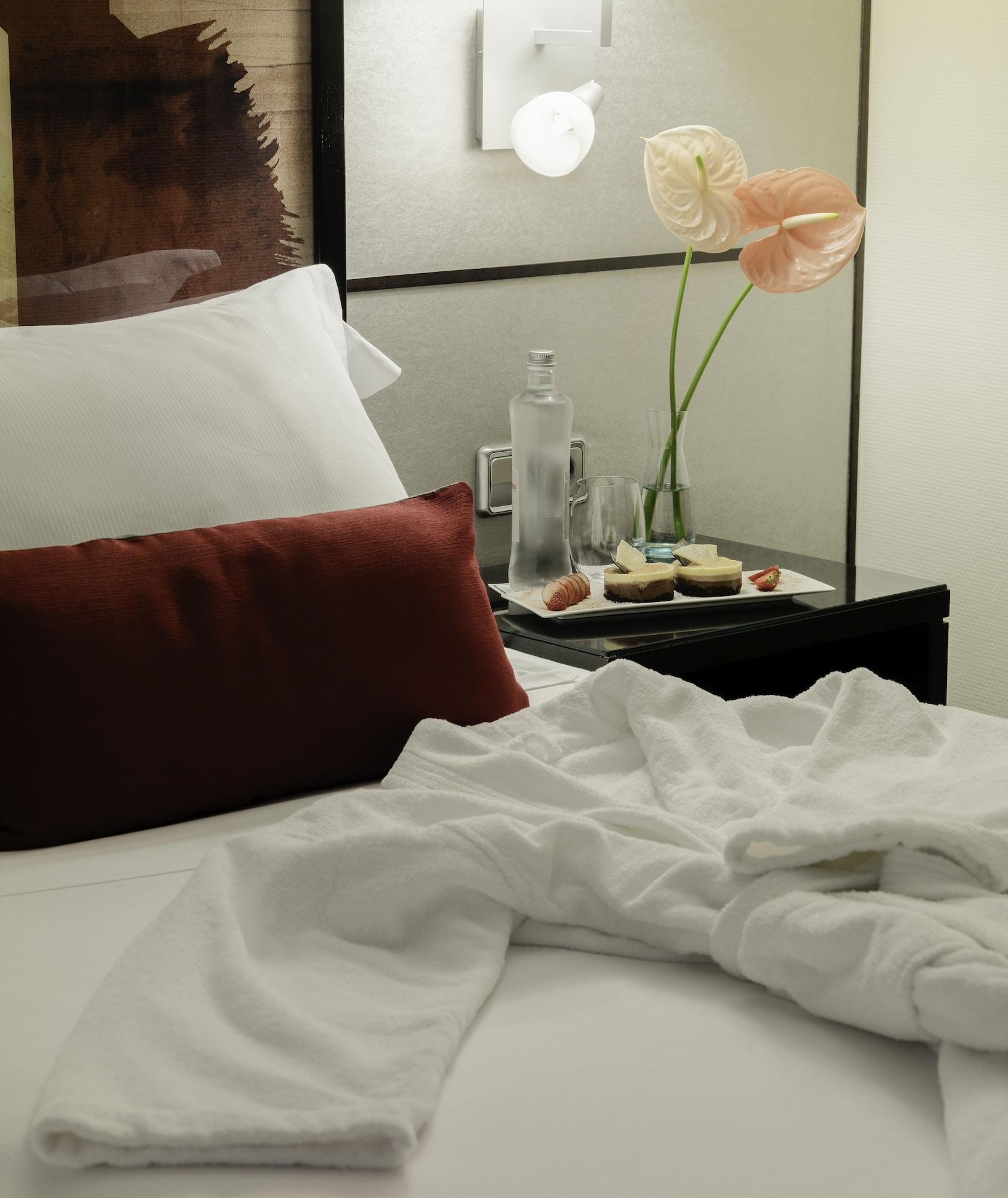 เฮช10ยูนิเวอร์ซิแททโฮเต็ล Hotel บาร์เซโลนา ภายนอก รูปภาพ