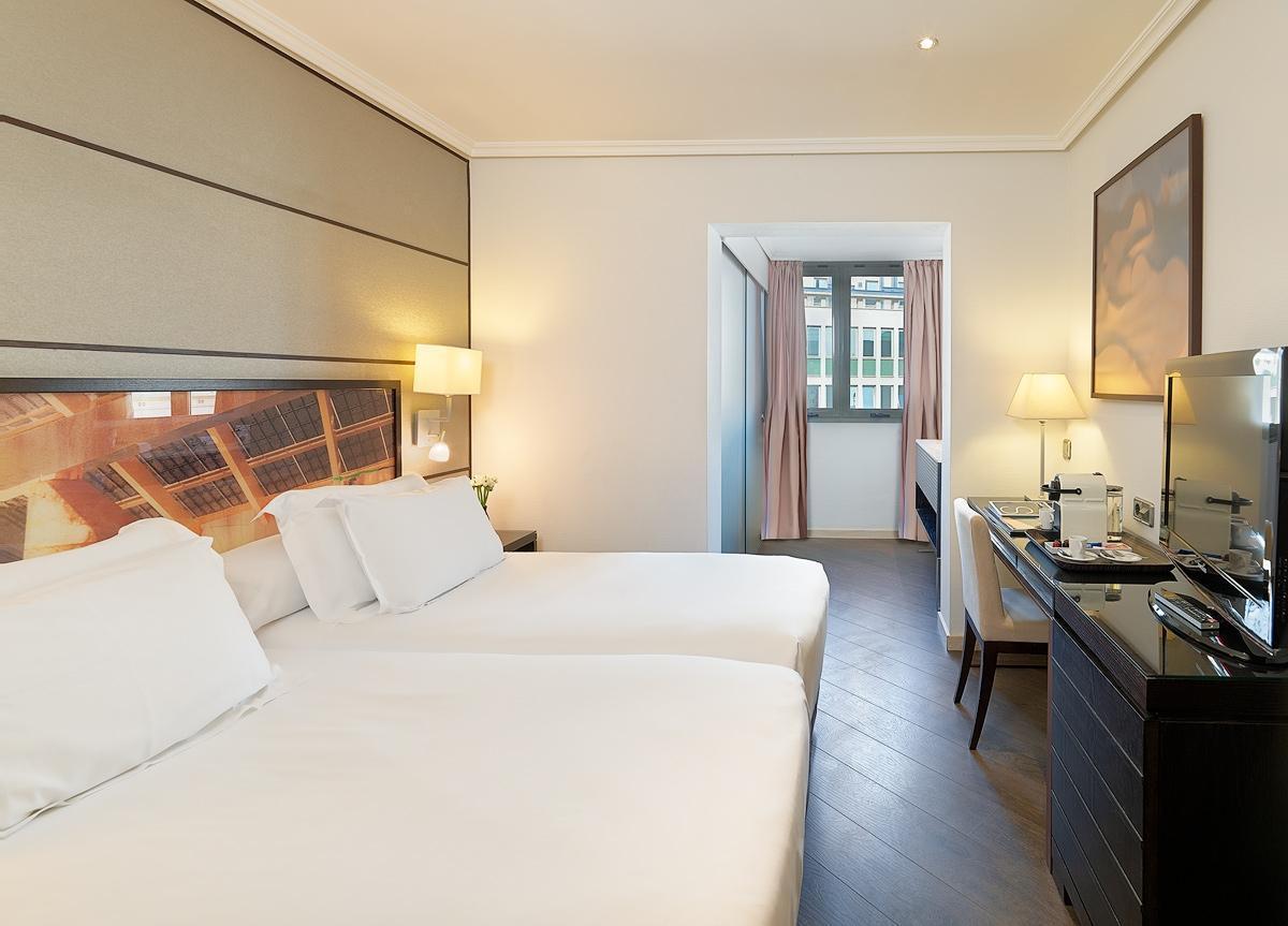 เฮช10ยูนิเวอร์ซิแททโฮเต็ล Hotel บาร์เซโลนา ภายนอก รูปภาพ