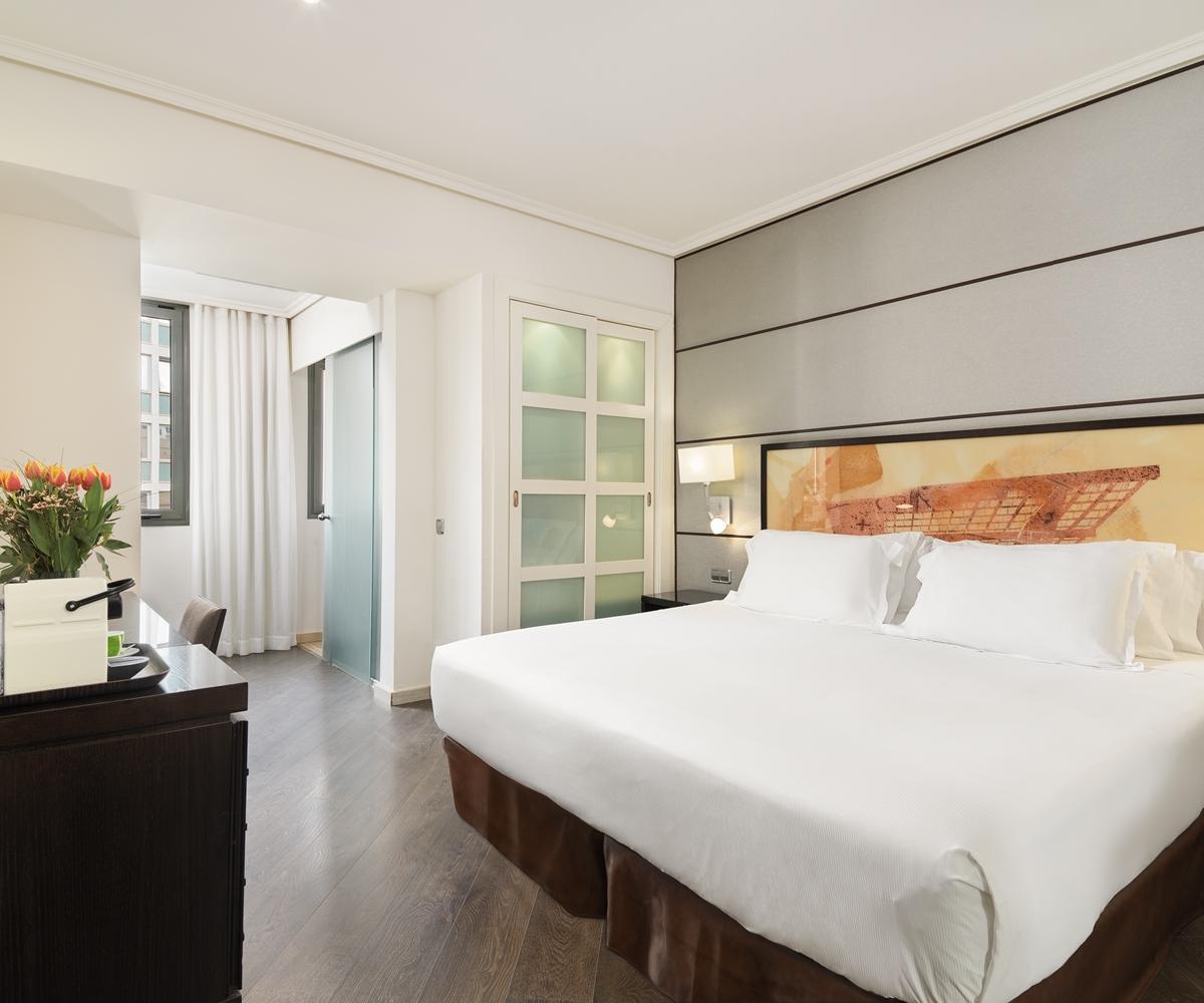 เฮช10ยูนิเวอร์ซิแททโฮเต็ล Hotel บาร์เซโลนา ภายนอก รูปภาพ