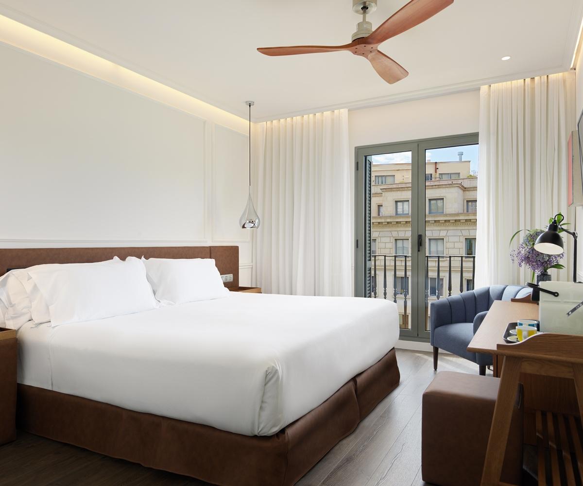 เฮช10ยูนิเวอร์ซิแททโฮเต็ล Hotel บาร์เซโลนา ภายนอก รูปภาพ