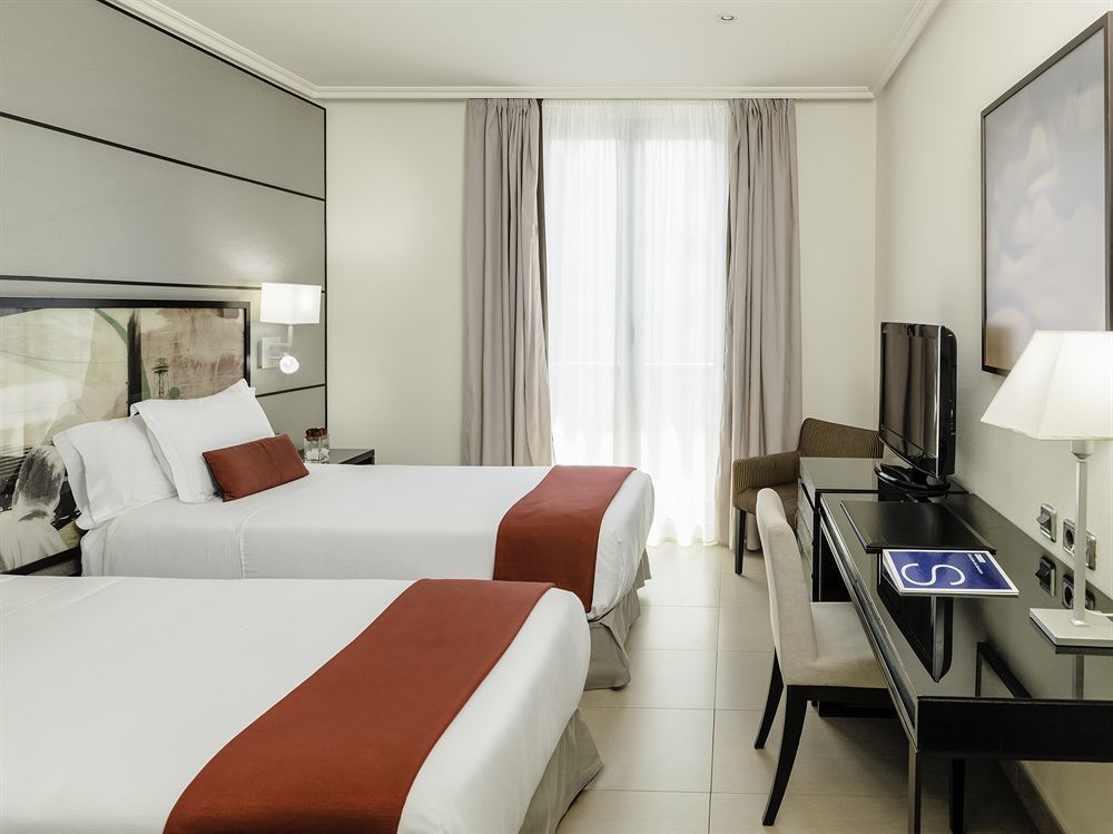 เฮช10ยูนิเวอร์ซิแททโฮเต็ล Hotel บาร์เซโลนา ภายนอก รูปภาพ
