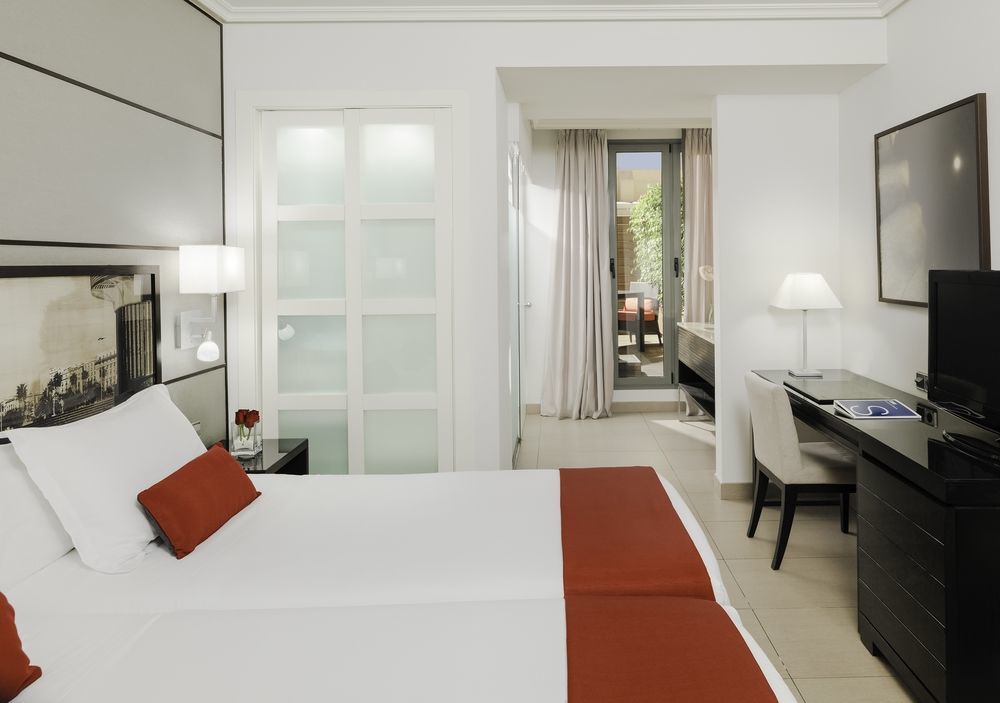 เฮช10ยูนิเวอร์ซิแททโฮเต็ล Hotel บาร์เซโลนา ภายนอก รูปภาพ